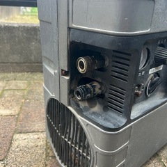 ジャンク品、エアー漏れあり。【実家片付け】中古電動工具　RYOBI 100V電動コンプレッサー   汚れあり　引き取り希望🙇‍♂️　の画像