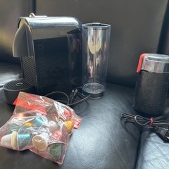 ネスプレッソ カプセル式コーヒーメーカーとグラインダー