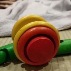 木製のカタツムリの玩具の画像