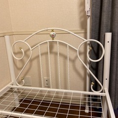 ホワイト　ベッドフレームの画像