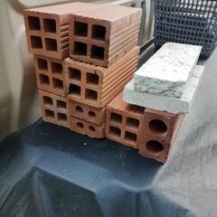 レンガや石灰岩など