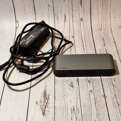 Thunderbolt 4ドッキングステーション