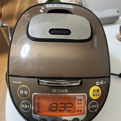 TIGER IH炊飯ジャー 5.5合炊き JKT-B102 TD ダークブラウンの画像