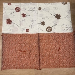 座布団2枚　よろしければ座布団カバーもお渡しいたします