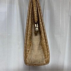 遺品整理　本革バックの画像