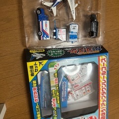 車のおもちゃ飛行機