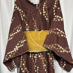着物 袷 幾何学模様 ブラウンの画像