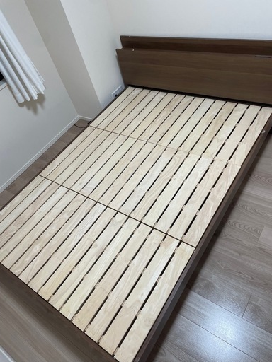 ダブル　ベッドフレーム　(2口コンセント付き)