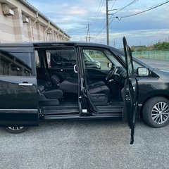 8人乗り☆ガソリン代 節約☆S-HYBRID入りました‼️26年式☆月々1.2万円〜分割払い可❗️車検2年付き！大人気☆ニッサン セレナ☆フリップダウンモニター付き☆Bluetooth対応SDナビ☆走行中DVD見れます☆ETC☆便利なバックカメラ♪アラウンドビューモニター☆ドラレコ付きのフル装備☆電動スライドドア☆ウィンカーミラー☆フル装備☆事故修復歴無し☆車内広々三列シート‼️の画像