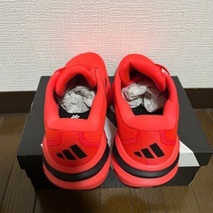 アディダススニーカーの画像