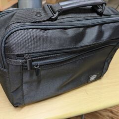 バッグ沢山投稿中【中古】ANDY HAWARD　いいサイズのバッグ