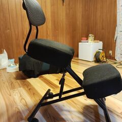 【無料】オフィスチェアとデスクチェアのセットお譲りします