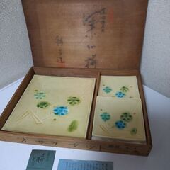 未使用　瀬戸焼（せともの起源）赤津焼　綺麗な貫入！四方皿大１枚小...