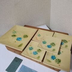 未使用　瀬戸焼（せともの起源）赤津焼　綺麗な貫入！四方皿大１枚小５枚　木箱ありの画像