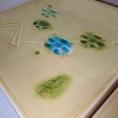 未使用　瀬戸焼（せともの起源）赤津焼　綺麗な貫入！四方皿大１枚小５枚　木箱ありの画像