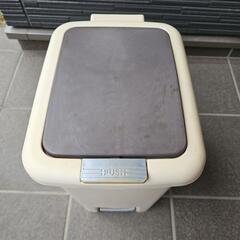 【値下げ７月末まで】ゴミ箱20Lの画像