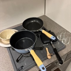 食器、フライパン、鍋、ピーラー、ホットサンド、グラス2つ