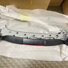 HONDA ヴェゼル テールゲートスポイラー 型番08F02-3M0-010W
の画像