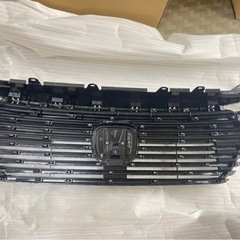 Honda ヴェゼル フロントグリル シルバー ブラックの画像