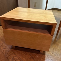 ベッドサイドテーブル　小型チェスト　引き出し　棚