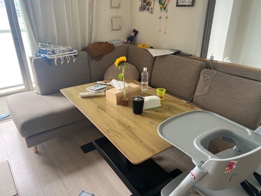 ソファとテーブル