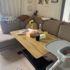 ソファとテーブル