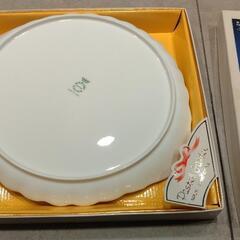 新品箱入り、ナルミの優しい花柄プレートの画像