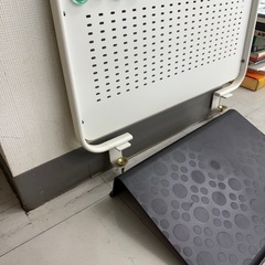 机の目隠し　パソコン台