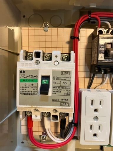 仮設分電盤 30AT ３回路 WB12-AJ使用 ウォルボックス・アース付きコンセント 新品 漏電ブレーカー 中古 電線 IV2ｍｍ 新品使用 仮設分電盤 30AT 3回路 WB12-AJ使用 ウォルボックス・アース付き
