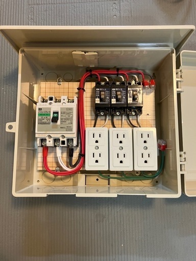 仮設分電盤 50AT 3回路 WB12-AJ使用 ウォルボックス・アース付きコンセント 新品 小型漏電ブレーカー 中古 電線 IV2ｍｍ 新品使用