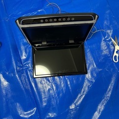 決まりました。
15.4インチフリップダウンモニター