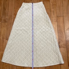 【新品】1,969円 ベロアロングスカート(アイボリー)Mサイズ①の画像