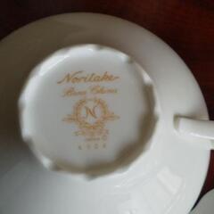 ボーンチャイナ ノリタケペアティーカップ&ソーサーの画像