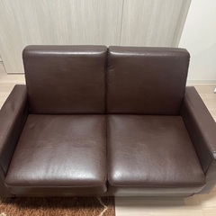 合皮のシンプルソファー　