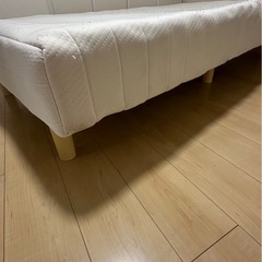 ベット（セミダブル）の画像