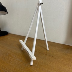 イーゼル　DAISOの画像