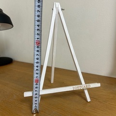 イーゼル　DAISOの画像