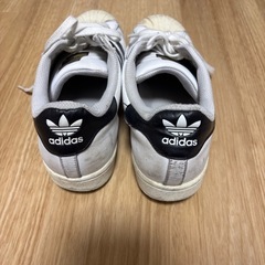 アディダススニーカーの画像