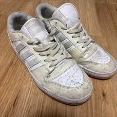 アディダススニーカー