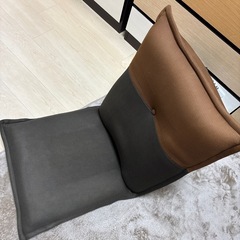 座椅子（そこまで使ってないので、ほつれや毛玉などほぼないと思います）