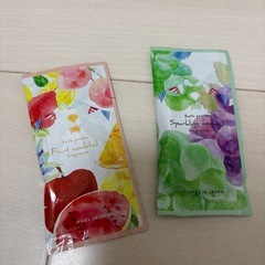 フェイスマスクと入浴剤の画像