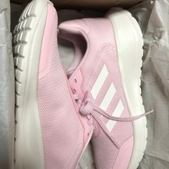 adidas スニーカー
