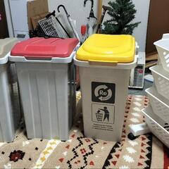 ゴミ箱３つとラック