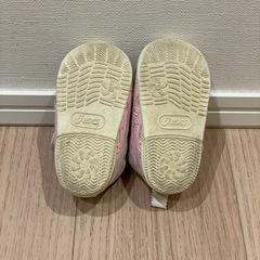 ASICS ベビーシューズ 花柄 ベルト式の画像