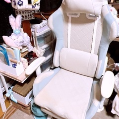 オシャレな色のゲームチェア（ペールブルー×ベージュ）の画像