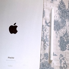 iPad Air 第五世代 64MB wifiモデル スターライトの画像