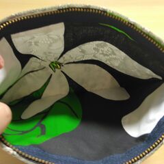 ポーチ　グレー×花の画像