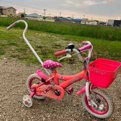 補助輪付き自転車の画像