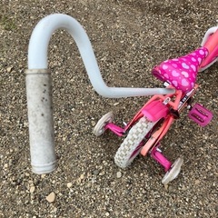 補助輪付き自転車の画像