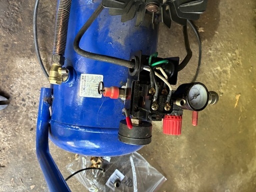 100v コンプレッサー
